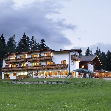 Familienhotel Moos-Alm เลียนซ์ ภายนอก รูปภาพ