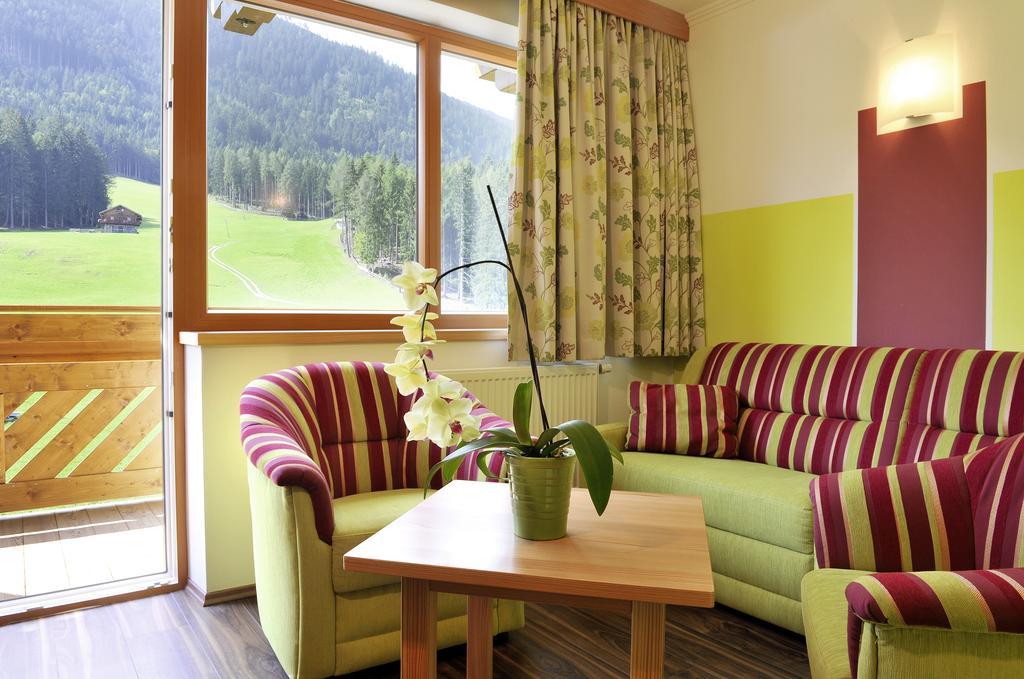 Familienhotel Moos-Alm เลียนซ์ ภายนอก รูปภาพ