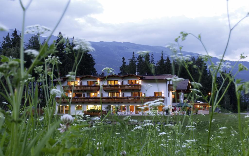 Familienhotel Moos-Alm เลียนซ์ ภายนอก รูปภาพ