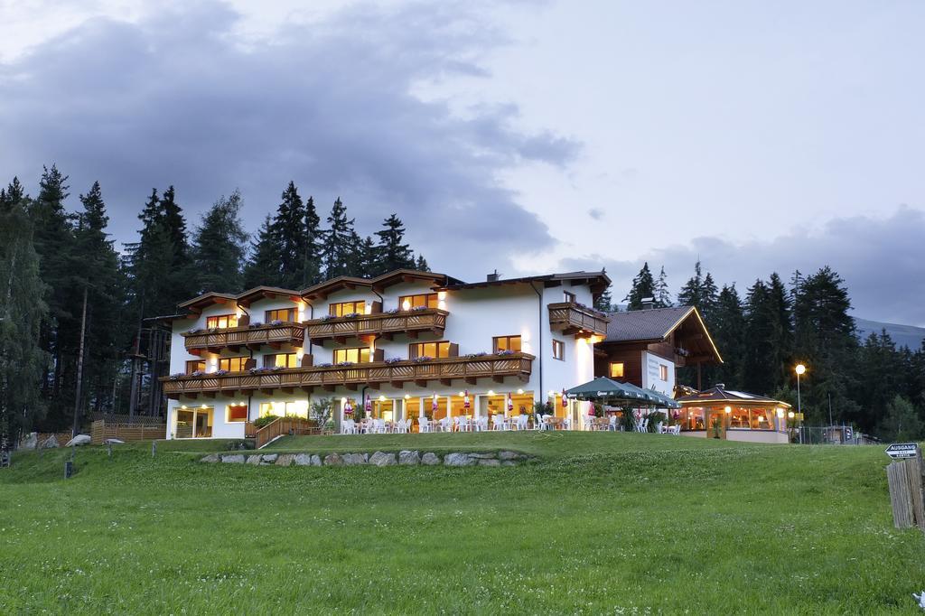 Familienhotel Moos-Alm เลียนซ์ ภายนอก รูปภาพ
