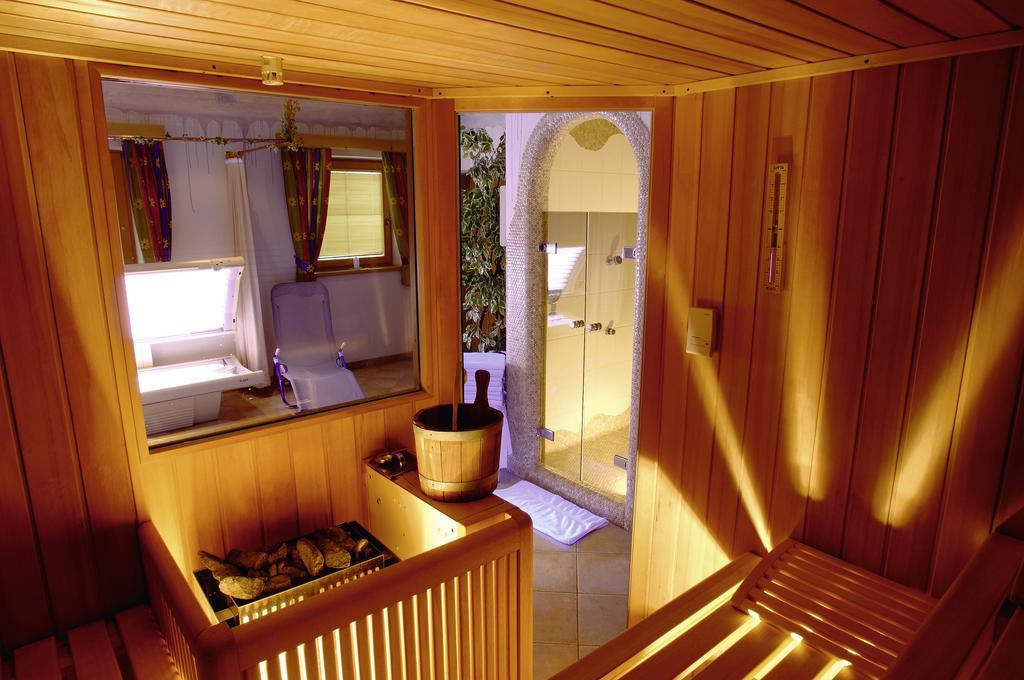 Familienhotel Moos-Alm เลียนซ์ ภายนอก รูปภาพ