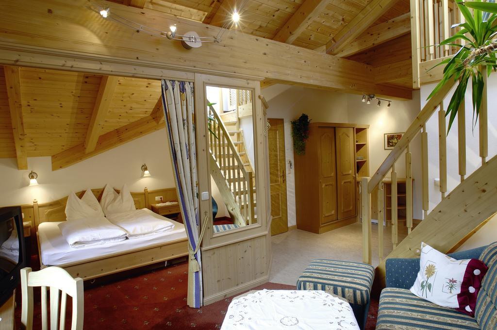 Familienhotel Moos-Alm เลียนซ์ ห้อง รูปภาพ