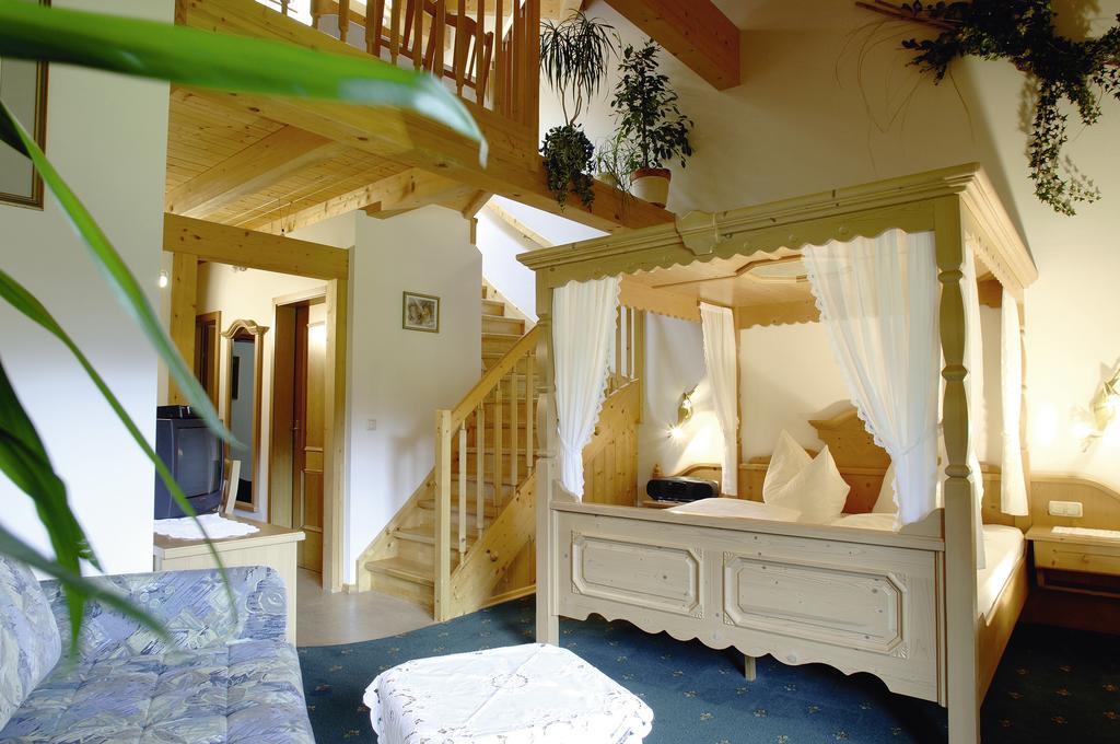 Familienhotel Moos-Alm เลียนซ์ ห้อง รูปภาพ