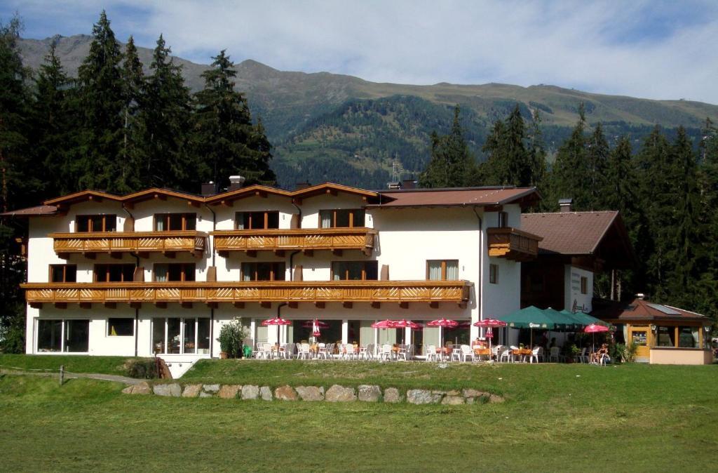 Familienhotel Moos-Alm เลียนซ์ ภายนอก รูปภาพ